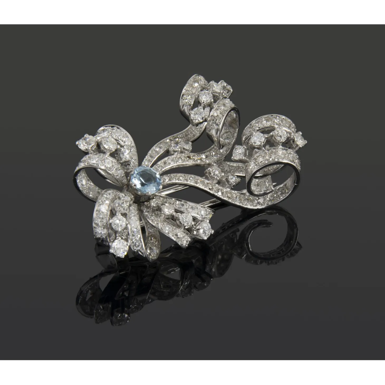 BROCHES / ALFILERES Brohe-alfiler oro blanco aguamarina y diamantes