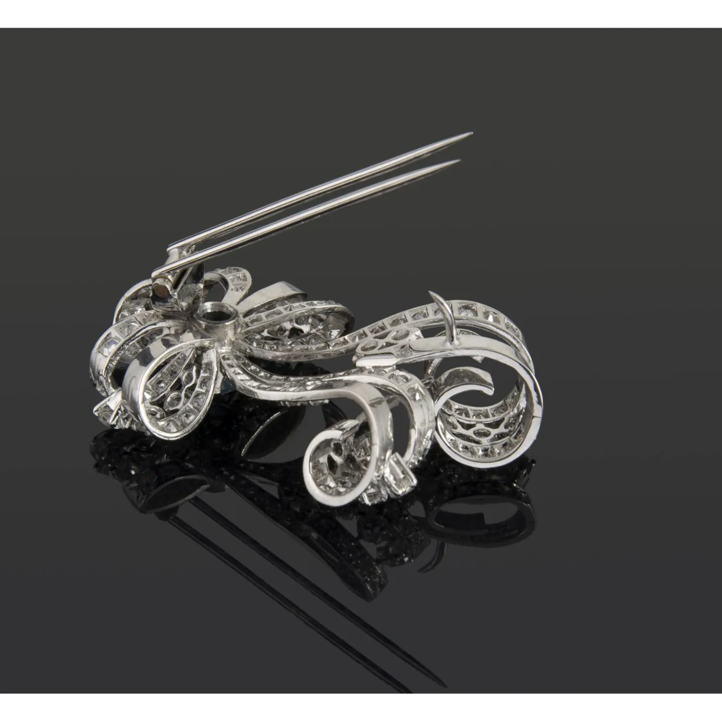BROCHES / ALFILERES Brohe-alfiler oro blanco aguamarina y diamantes