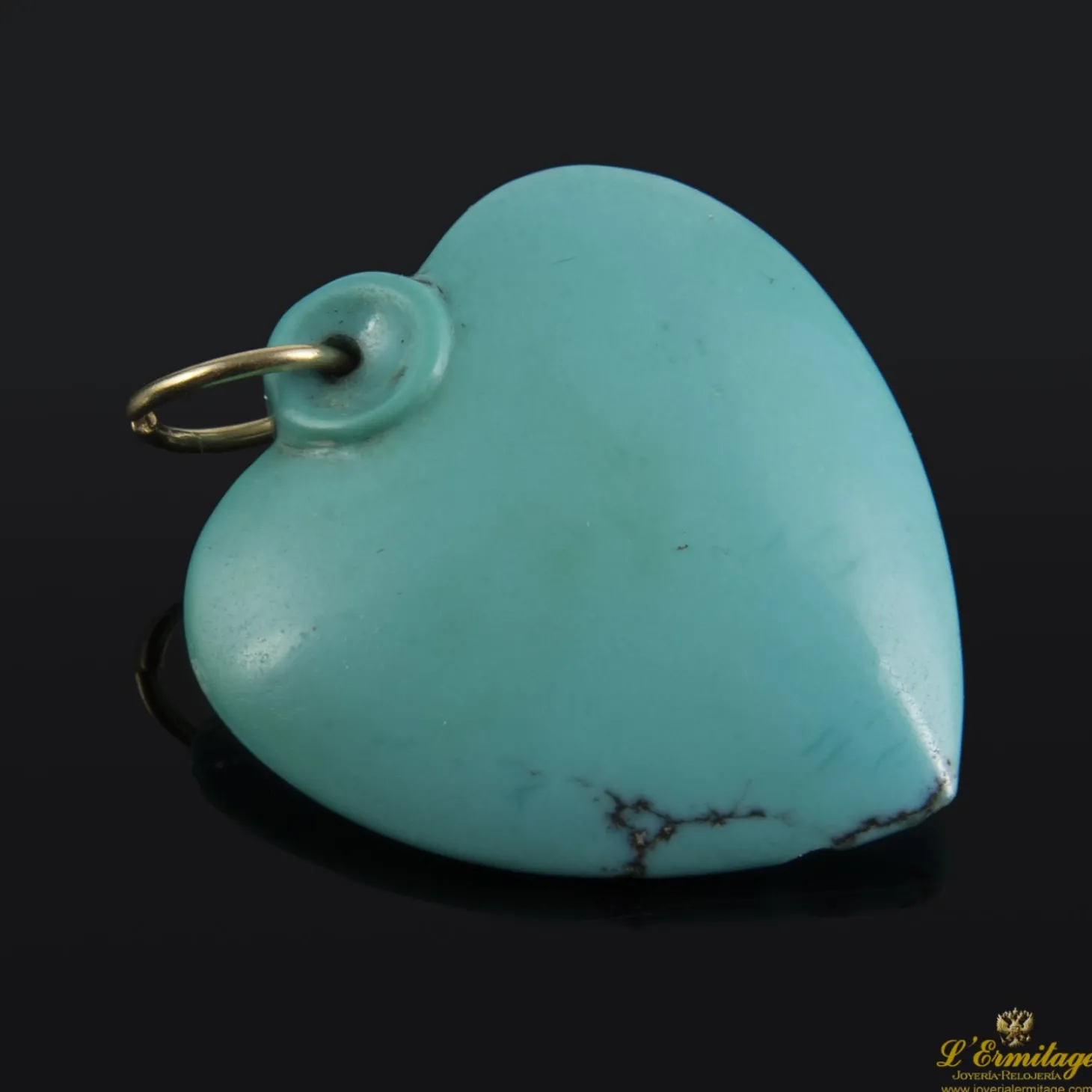 COLGANTES Colgante de turquesa en forma de corazón montado en oro amarillo.
