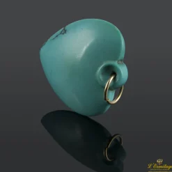 COLGANTES Colgante de turquesa en forma de corazón montado en oro amarillo.