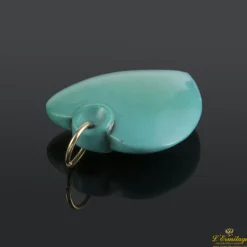 COLGANTES Colgante de turquesa en forma de corazón montado en oro amarillo.