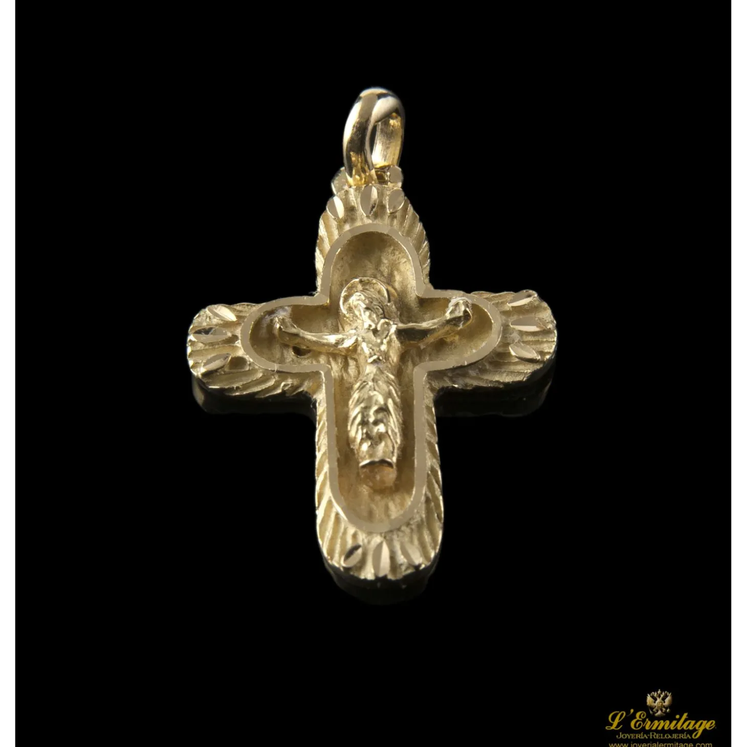 COLGANTES Colgante en forma de cruz realizado en oro amarillo.