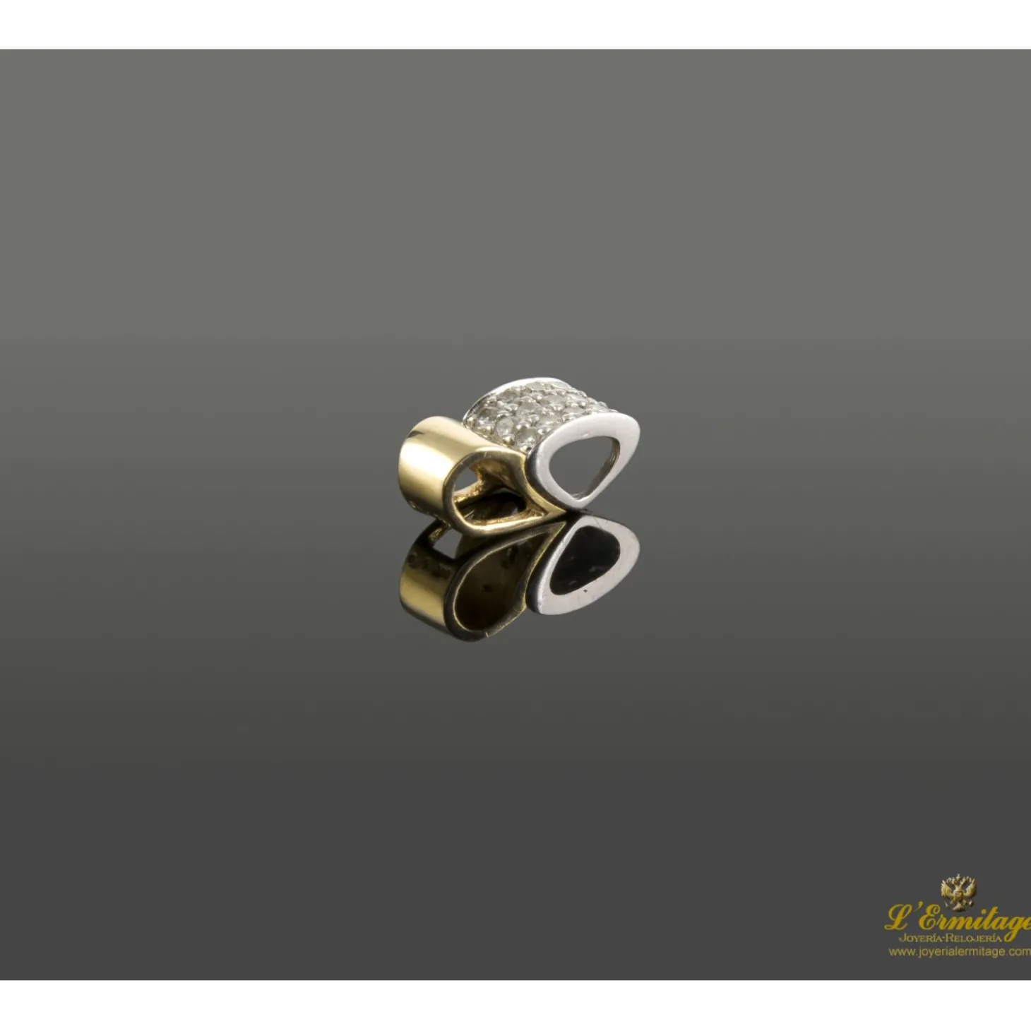 COLGANTES Colgante en oro amarillo y oro blanco con pabe de brillantes