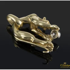 COLGANTES Colgante pantera tipo cartier realizado en oro amarillo y presenta un brillante