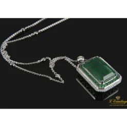 COLLARES Colgante esmeralda y diamantes. 40 Cm largo.