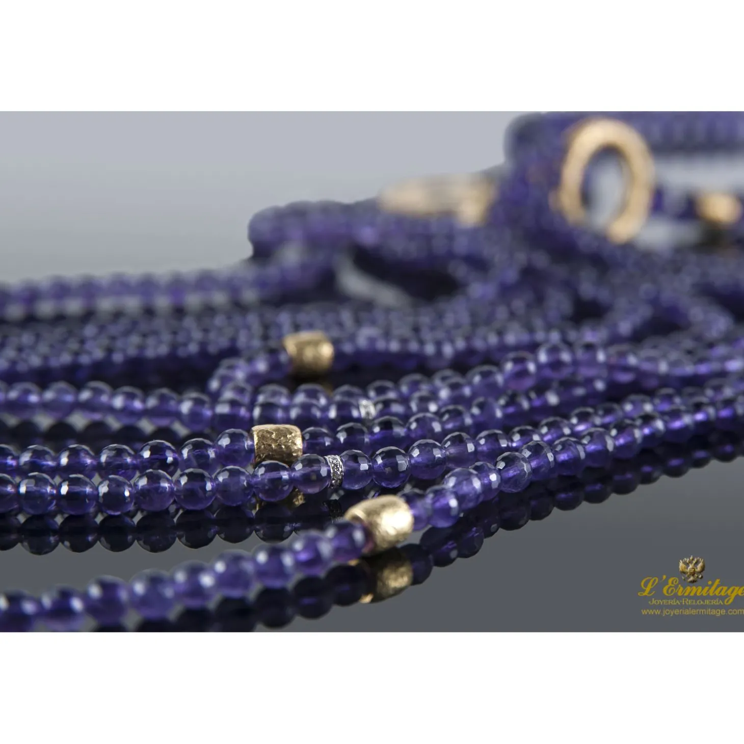 COLLARES Collar amatistas con adornos oro amarillo.
