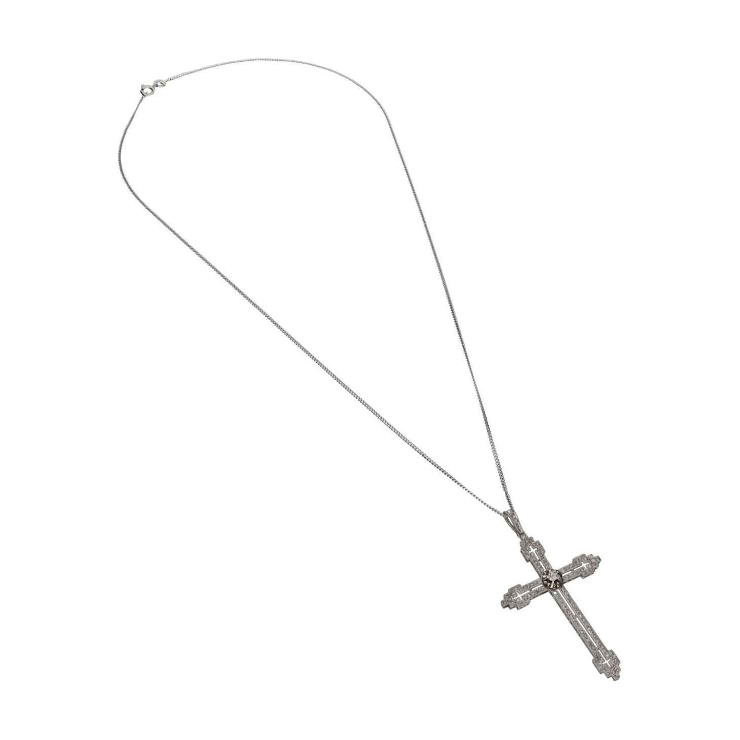 COLLARES Collar cadena y colgante en cruz en oro blanco y diamantes.