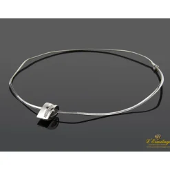 COLLARES Collar cola de ratón con colgante en oro blanco y diamantes.