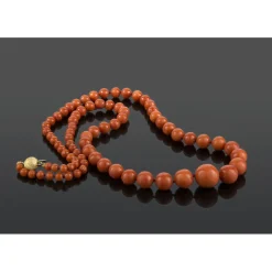 COLLARES Collar coral degrade. 55Cm largo.