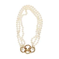 COLLARES Collar de perlas con cierre en oro amarillo y brillantes.