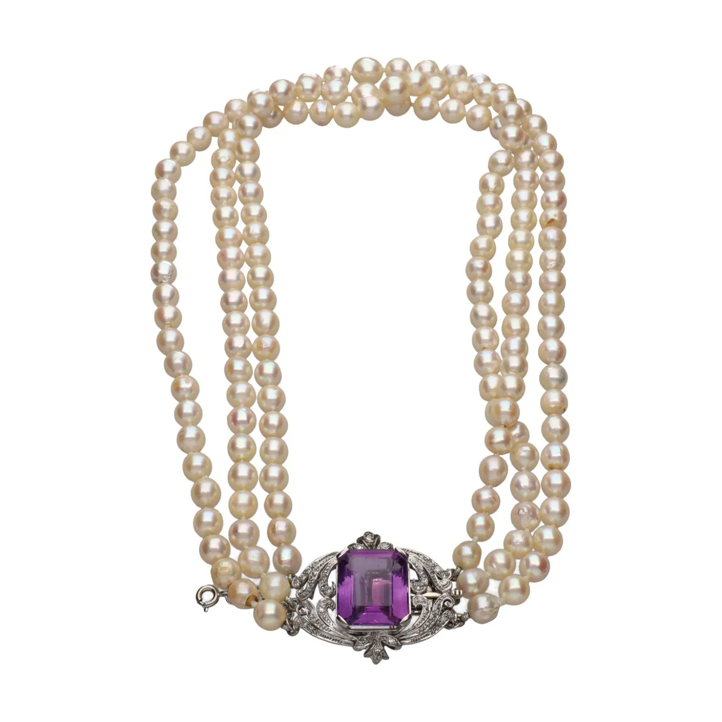 COLLARES Collar de perlas con broche en oro blanco con amatista y diamantes.
