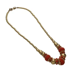COLLARES Collar en oro amarillo y coral.
