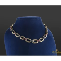 COLLARES Collar en oro amarillo con rubíes y zafiros.
