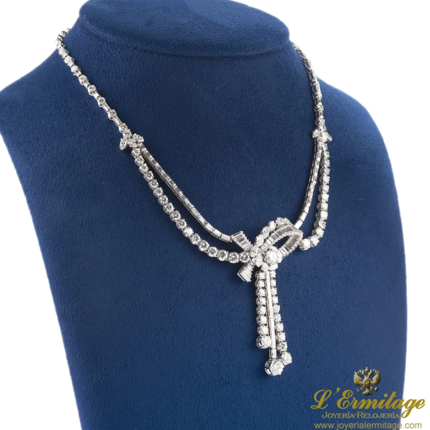 COLLARES Collar en oro blanco con brillantes peso total 17,70 ct.
