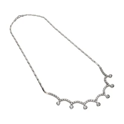 COLLARES Collar en oro blanco y brillantes.