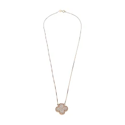 COLLARES Collar en oro rosa con colgante trébol cuatro hojas cuajado de brillantes.