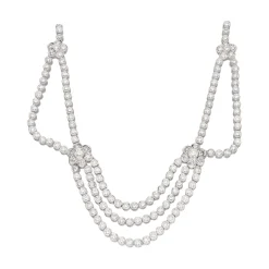 COLLARES Collar en platino con diamantes naturales.