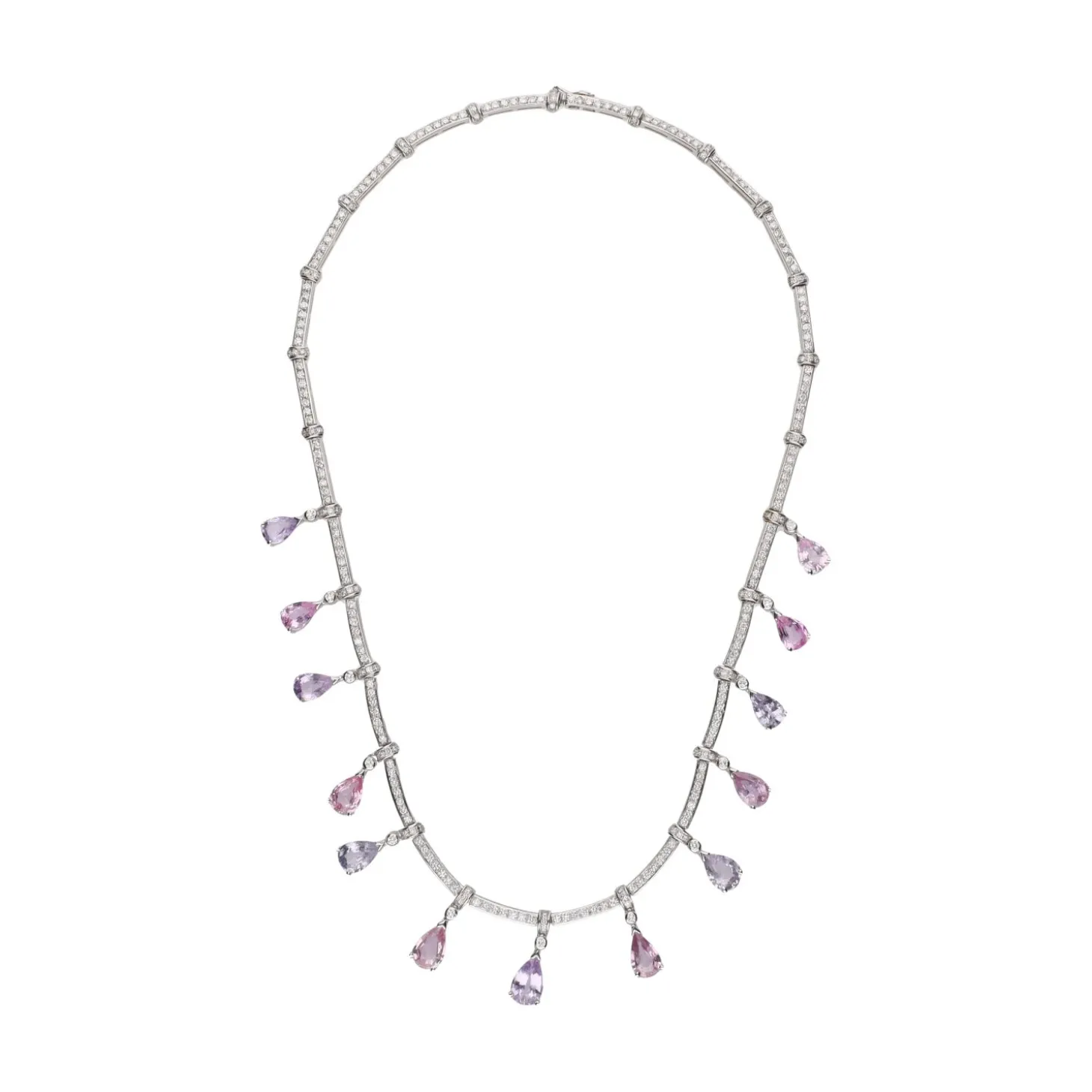 COLLARES Collar firmado por suarez en oro blanco con zafiros fantasía y brillantes.