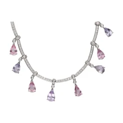 COLLARES Collar firmado por suarez en oro blanco con zafiros fantasía y brillantes.