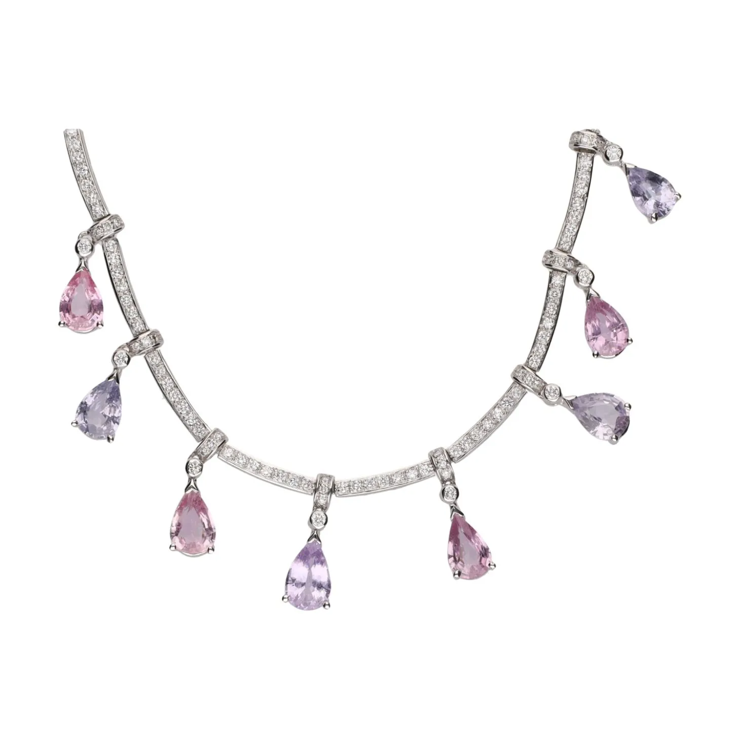 COLLARES Collar firmado por suarez en oro blanco con zafiros fantasía y brillantes.