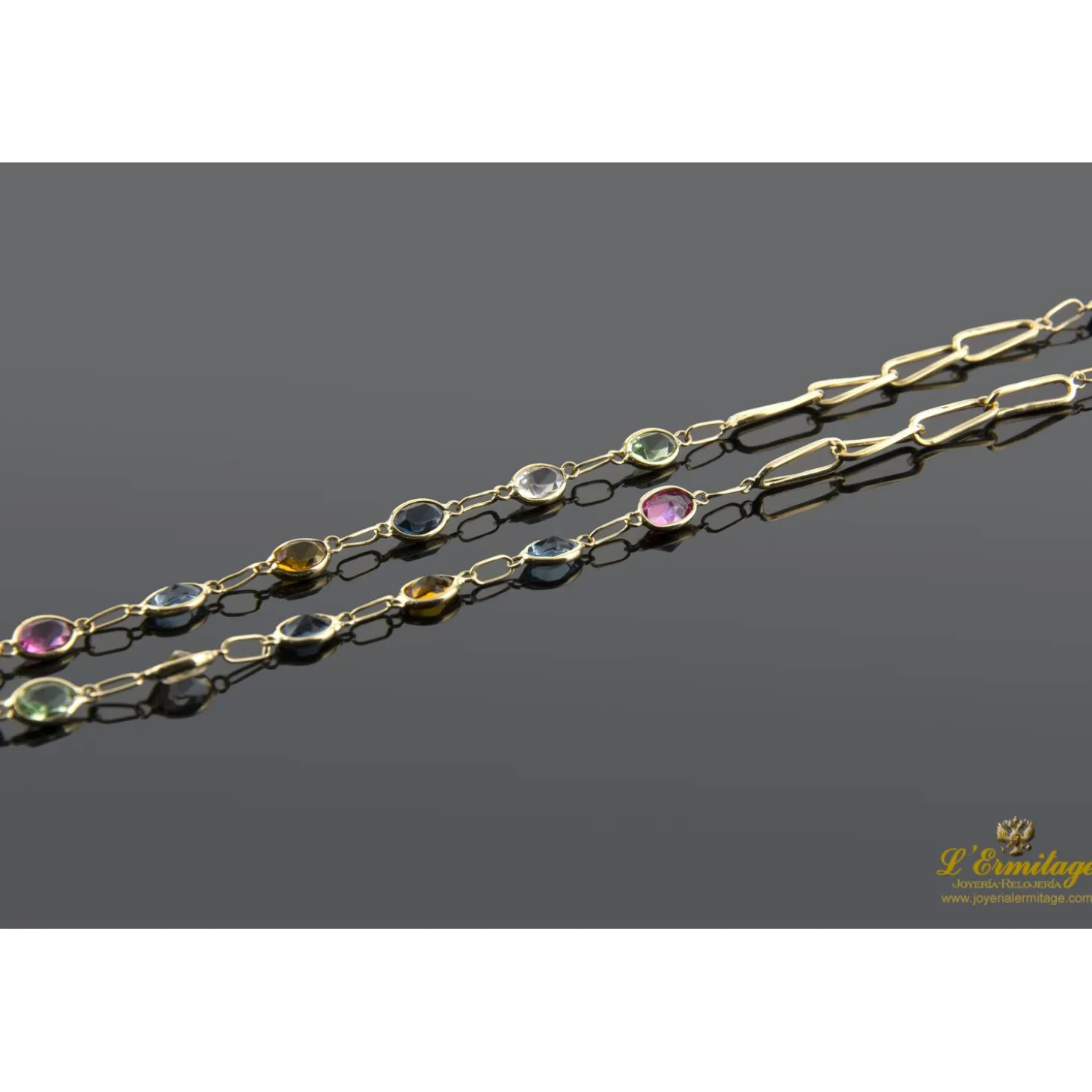 COLLARES Collar oro amarillo con piedras de color.