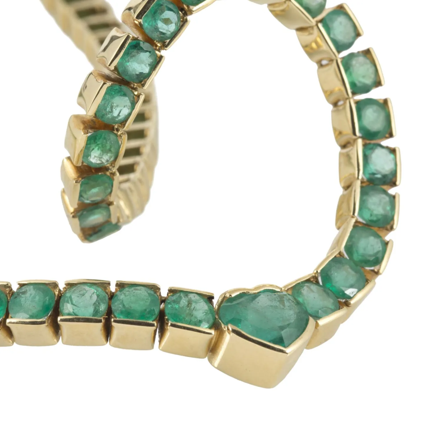 COLLARES Collar oro amarillo y esmeraldas naturales.