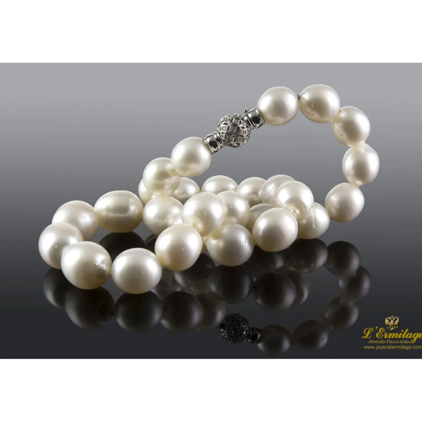COLLARES Collar perlas australianas. 40 Cm largo.