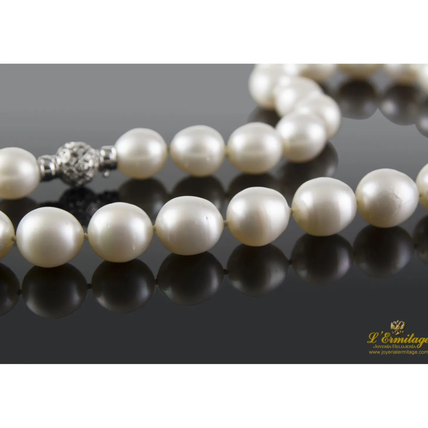 COLLARES Collar perlas australianas. 40 Cm largo.