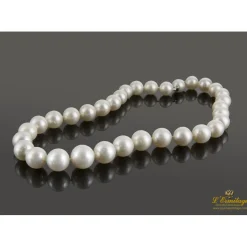 COLLARES Collar perlas australianas con cierre de oro blanco.