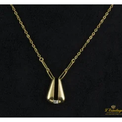 COLLARES Collar realizado en oro amarillo y colgante con un brillante.