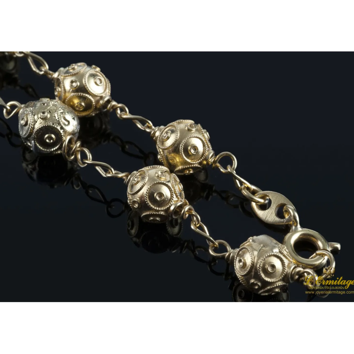 COLLARES Collar realizado en oro amarillo.