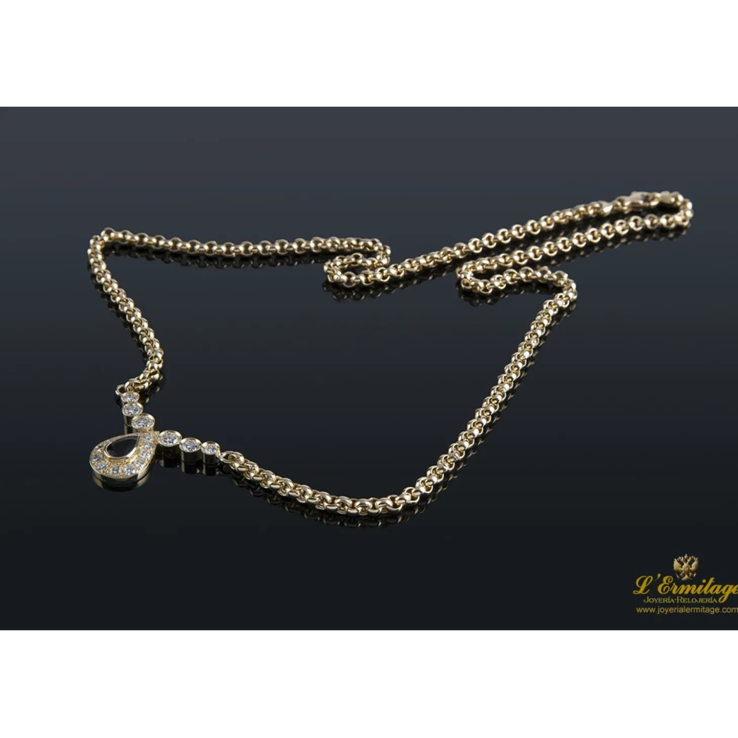 COLLARES Collar realizado en oro amarillo con un zafiro y brillantes .