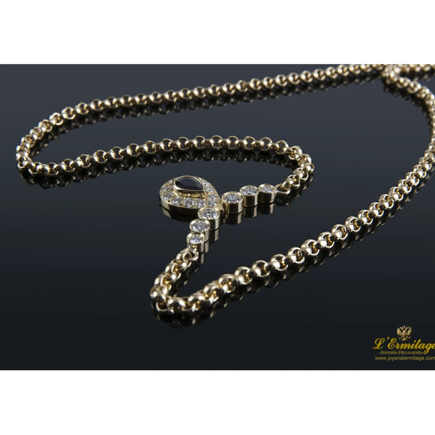COLLARES Collar realizado en oro amarillo con un zafiro y brillantes .