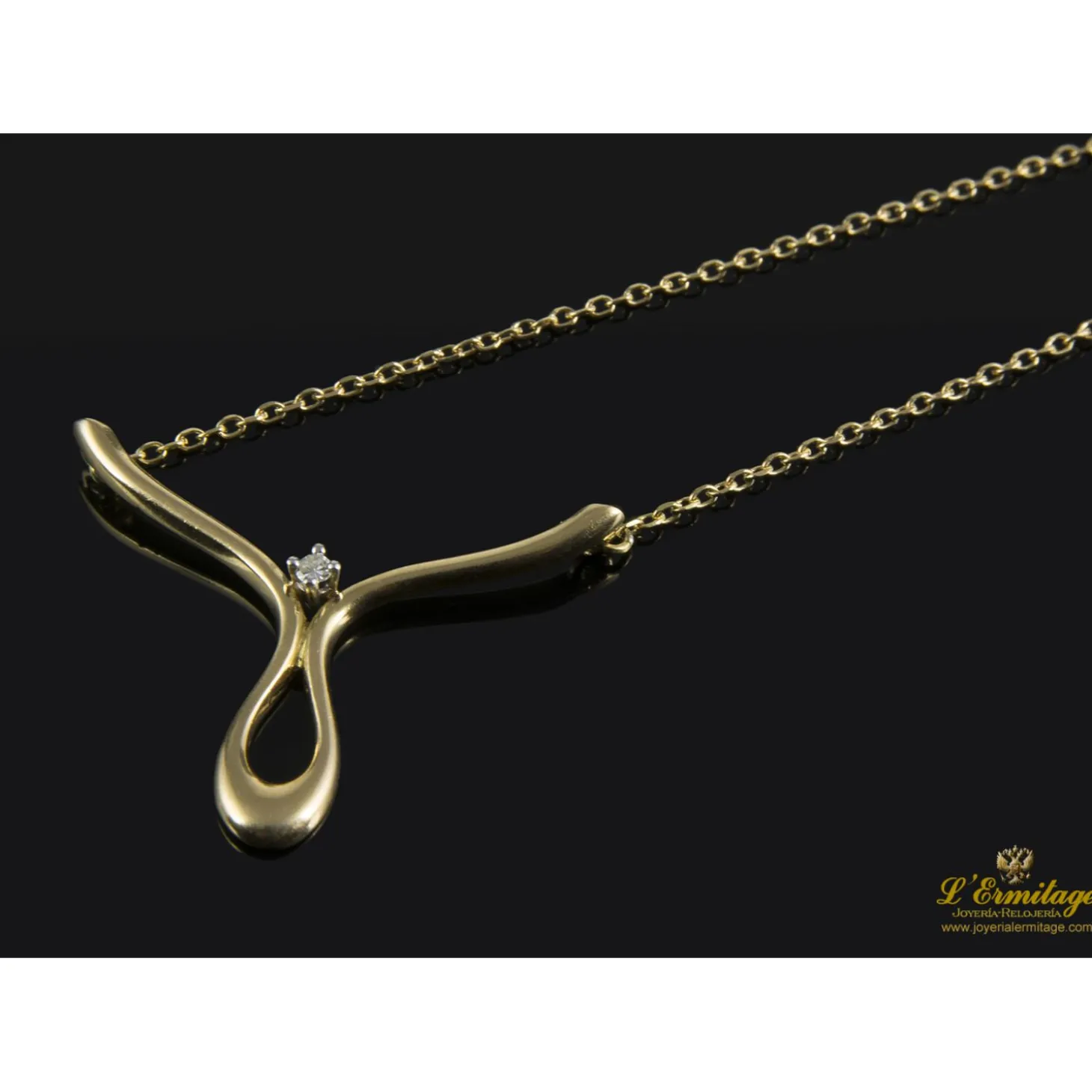 COLLARES Collar realizado en oro amarillo con un brillante.