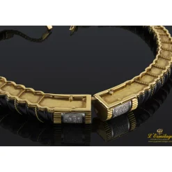 COLLARES Collar rígido realizado en oro amarillo, oro blanco, onix y brillantes.