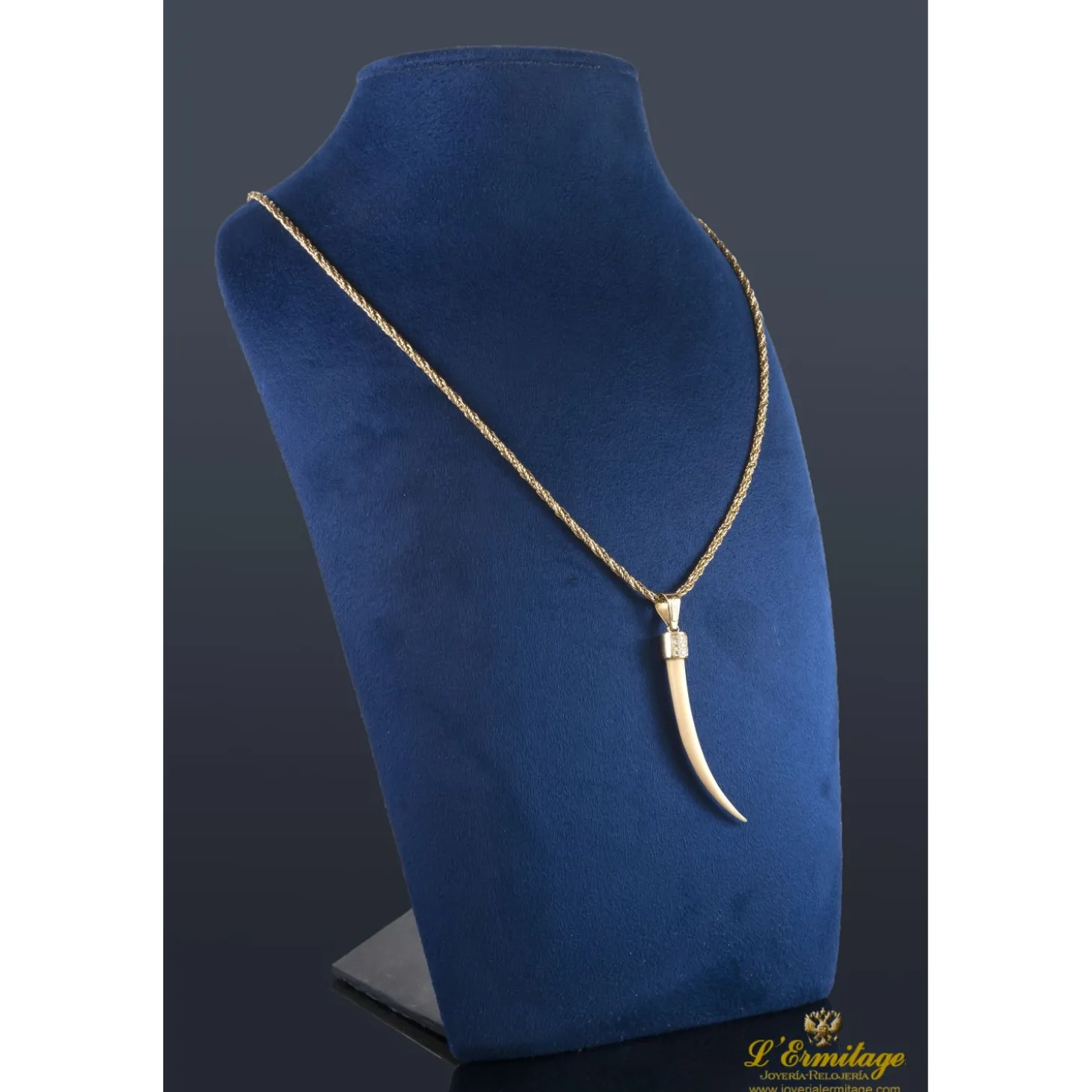 COLLARES Cordón oro amarillo con colgante de felino. 60 Cm largo.