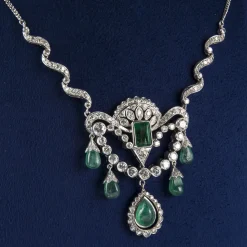 COLLARES Gargantilla antigua oro blanco esmeraldas cabuchón y diamantes talla antigua