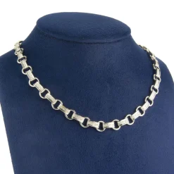 COLLARES Gargantilla eslabones oro blanco y diamantes. 45Cm largo.