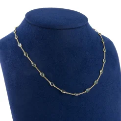 COLLARES Gargantilla oro amarillo y zafiros. 45Cm largo.