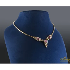 COLLARES Gargantilla oro amarillo rubíes y diamantes.