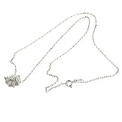 COLLARES Gargantilla oro blanco con rosetón de diamantes. 40 Cm largo