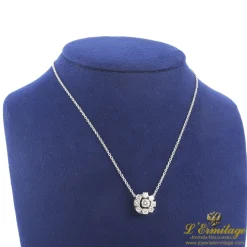 COLLARES Gargantilla oro blanco y rosetón de diamantes. 40 Cm de largo.