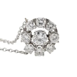 COLLARES Gargantilla oro blanco y rosetón de diamantes. 40 Cm de largo.