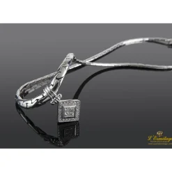 COLLARES Gargantilla oro blanco con colgante de diamantes