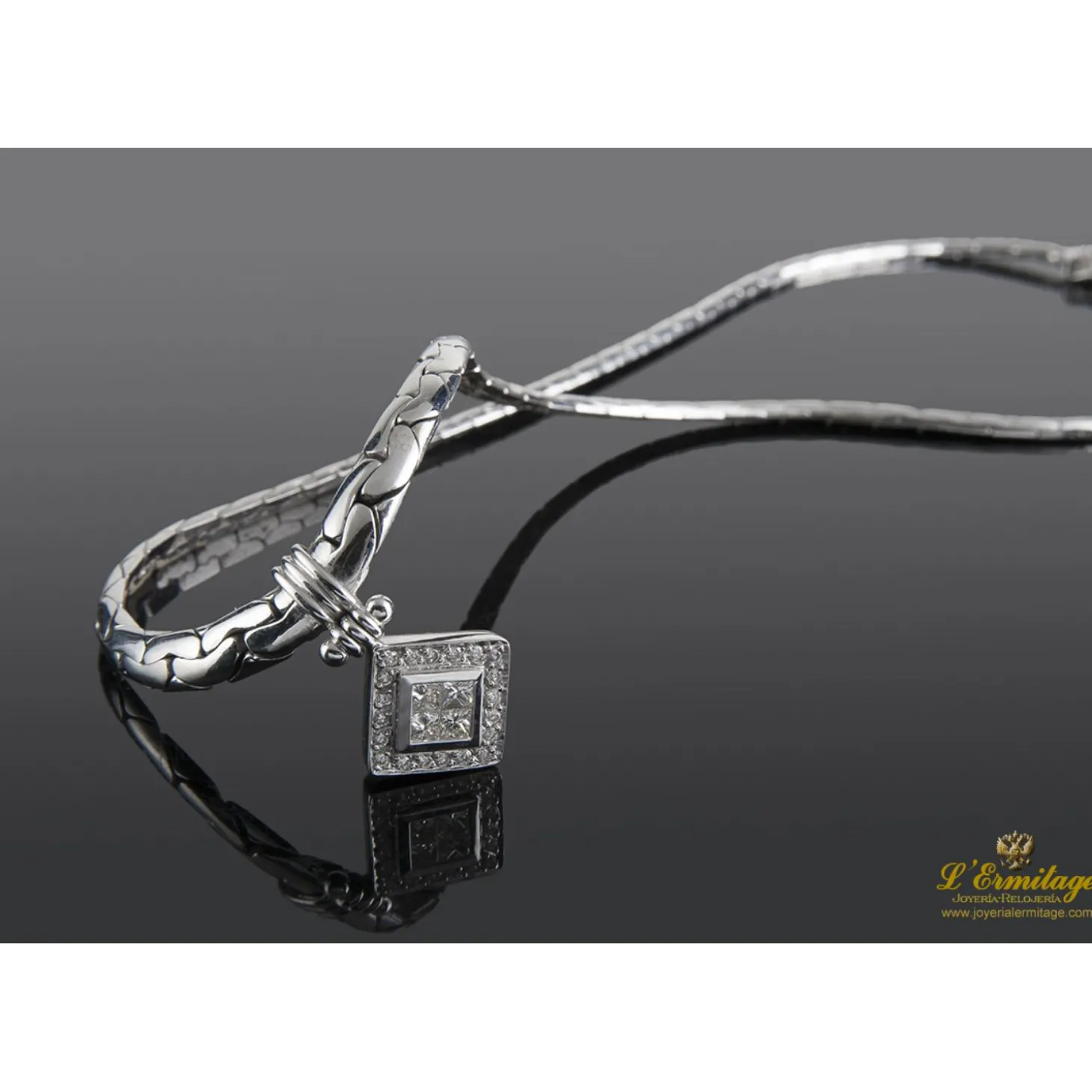 COLLARES Gargantilla oro blanco con colgante de diamantes