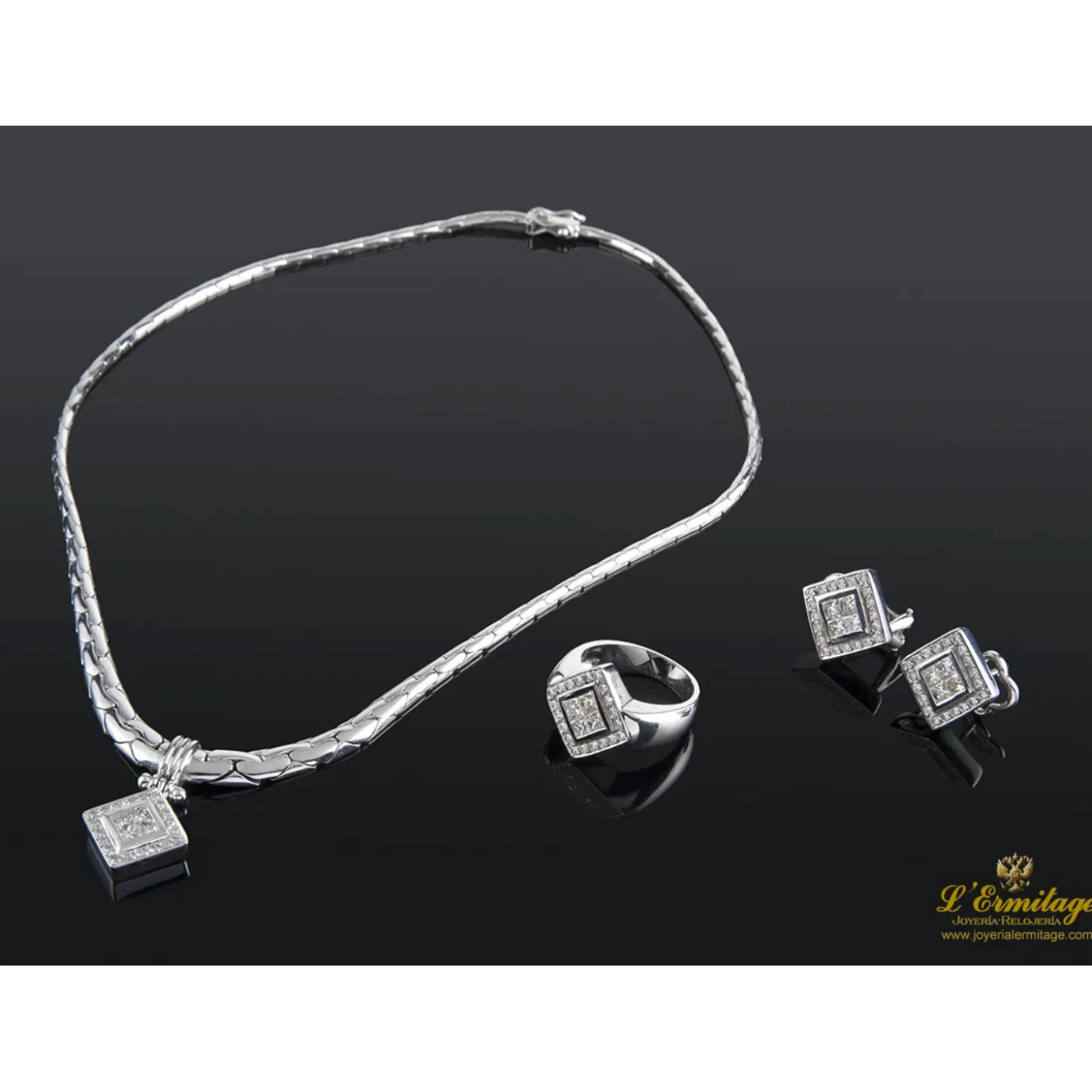 COLLARES Gargantilla oro blanco con colgante de diamantes