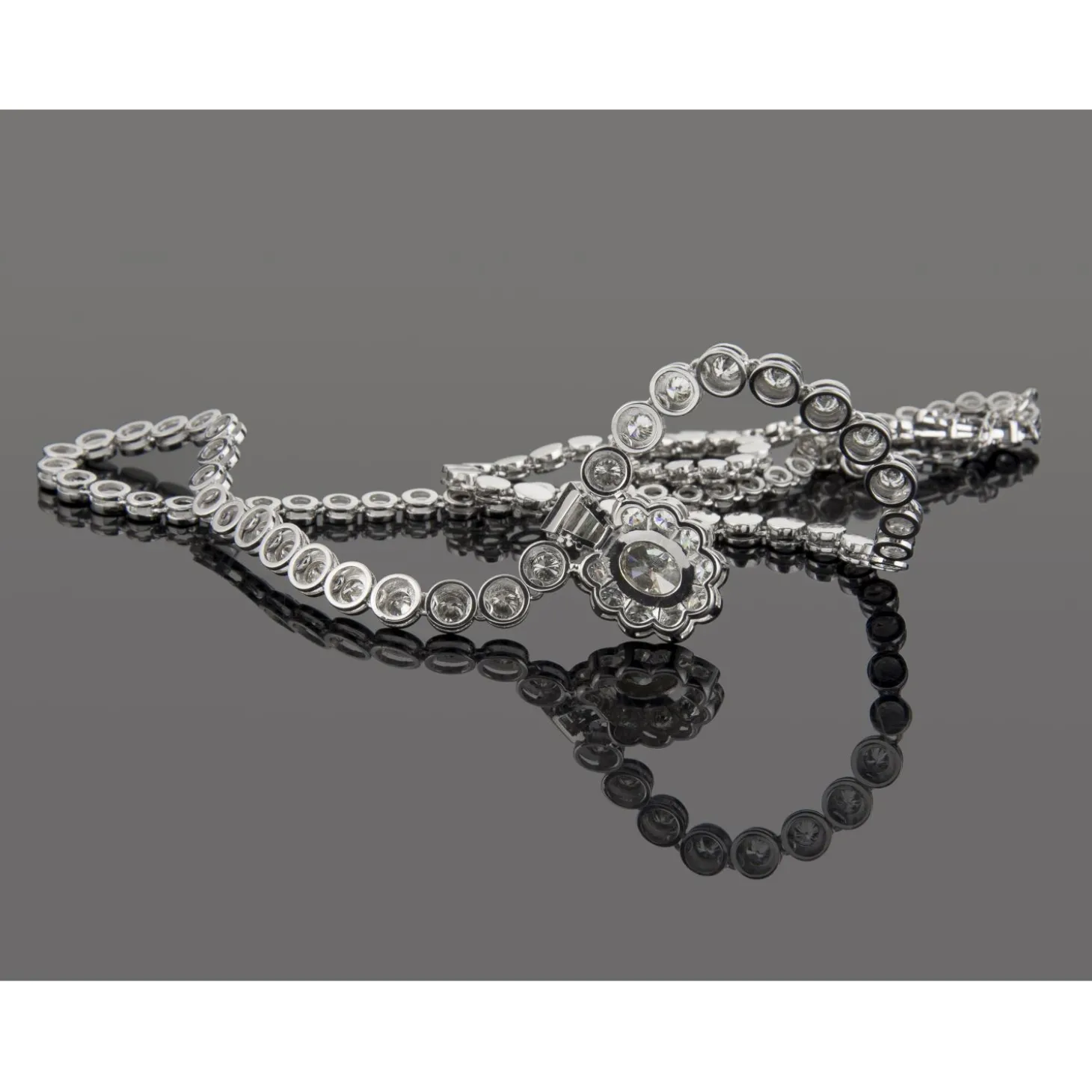 COLLARES Gargantilla oro blanco y diamantes