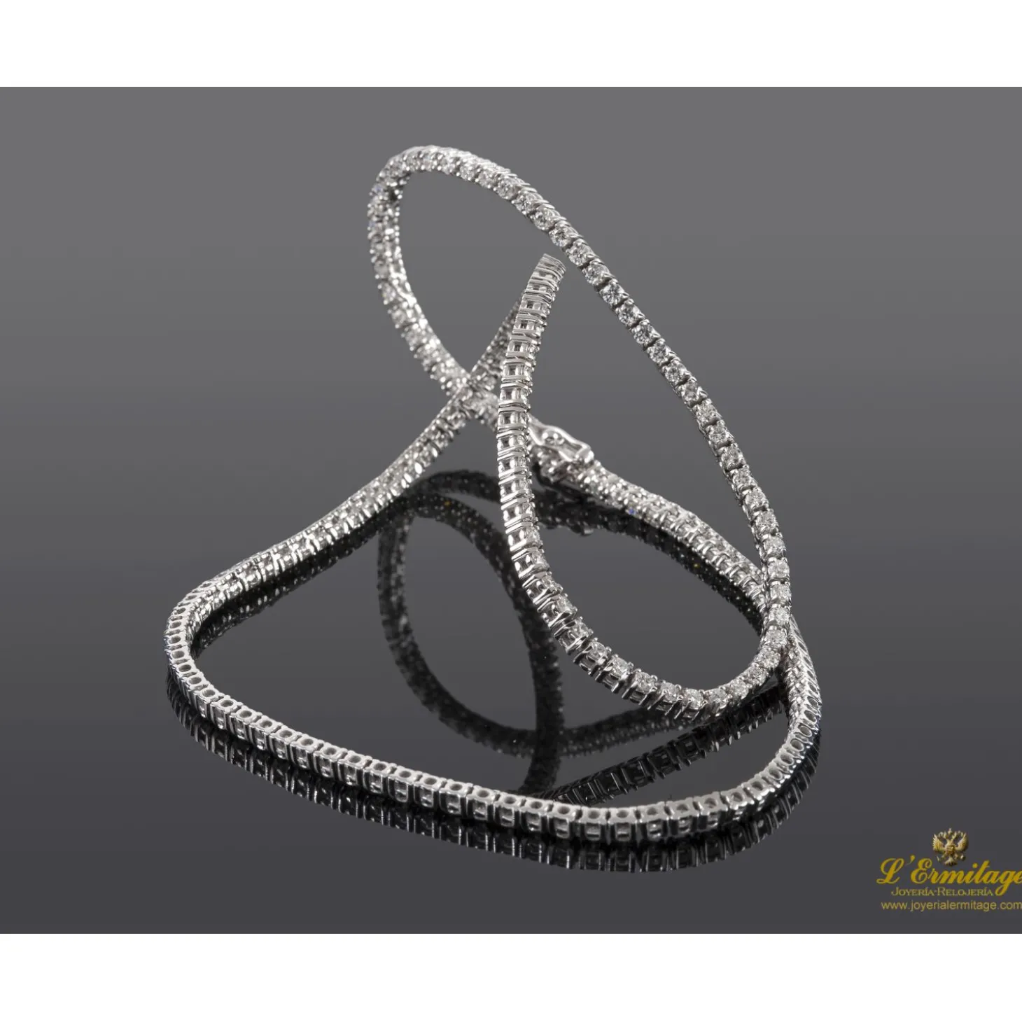 COLLARES Gargantilla riviere oro blanco y diamantes. 40 Cm largo.