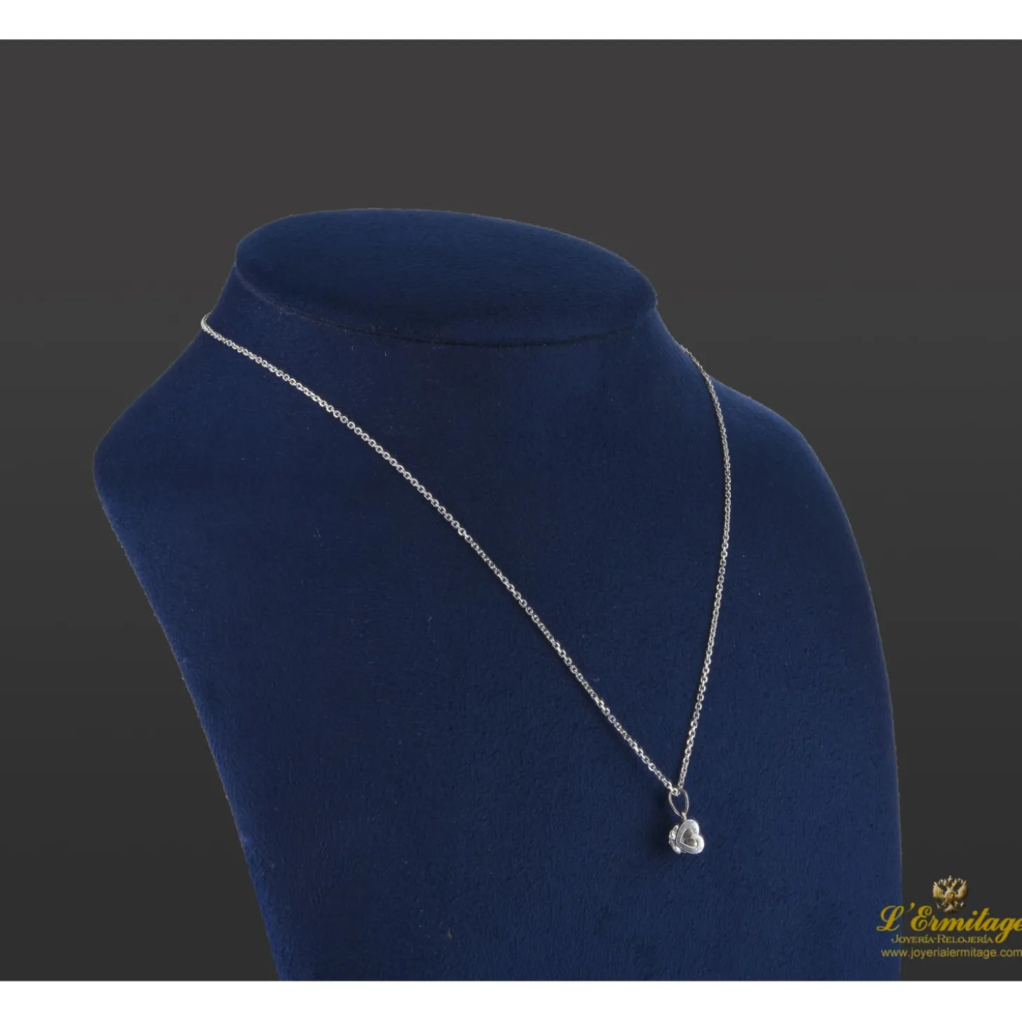 COLLARES Gargantilla solitario oro blanco. 44Cm largo.