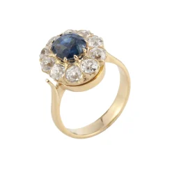 CONJUNTOS DE JOYAS Juego de pendientes, pulsera y sortija antiguos desmontables oro amarillo zafiros y orla de diamantes